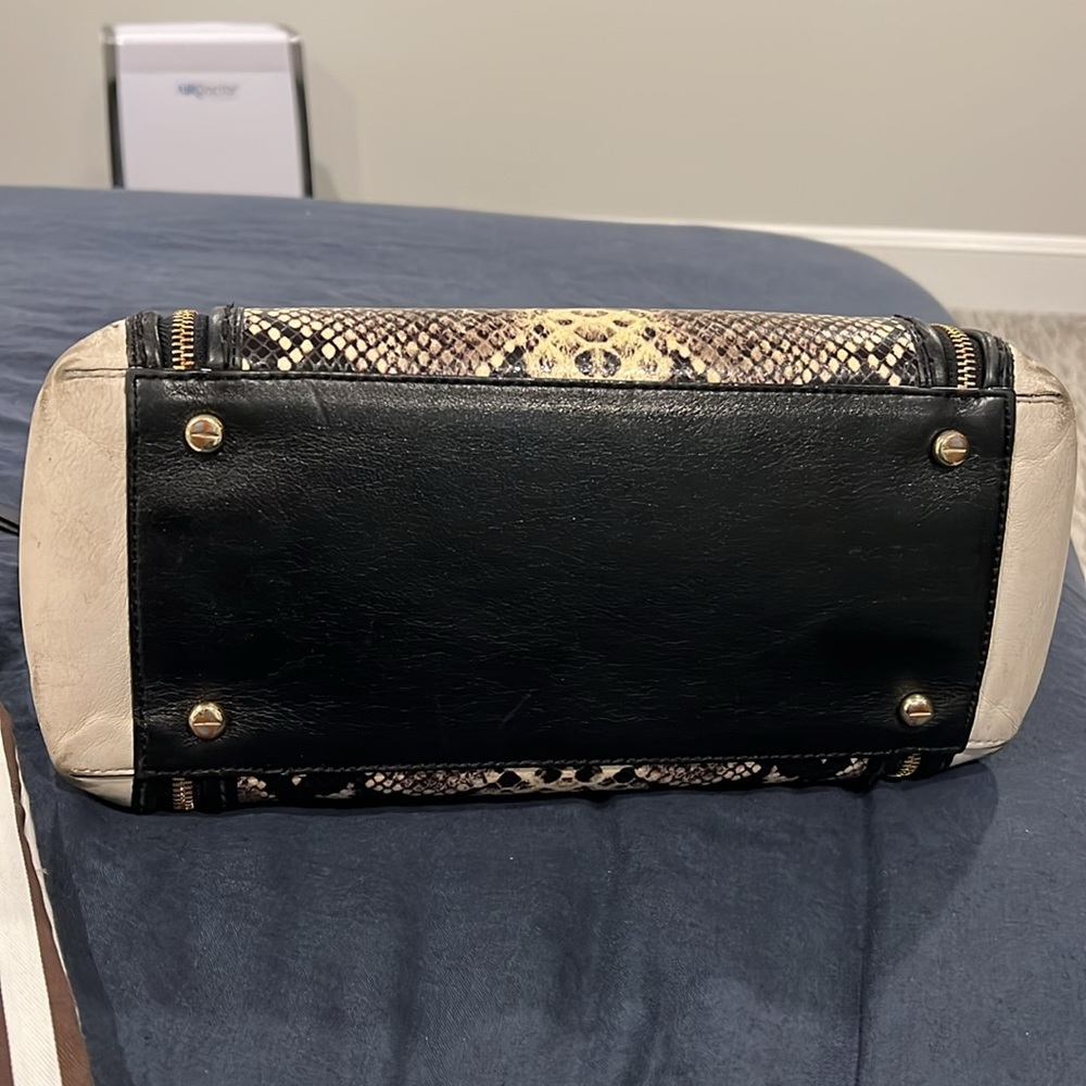 Henri bendel snake skin bag - Picture 4 of 11